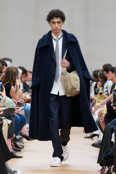 Look 17